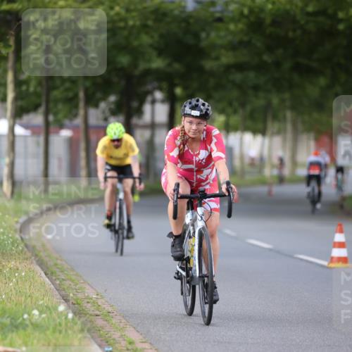 10.08.2025 - GEWOBA Citytriathlon Bremen Yannick Fuchs http://msf.ph/oto/8550997 10.08.2025 12:27:23 Radfahren 568, 586, 607, 633, 792, 835, 918, 929, 962, 1038 meine-sportfotos.de