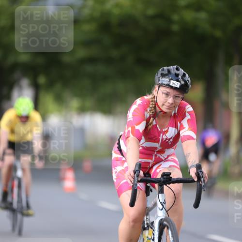 10.08.2025 - GEWOBA Citytriathlon Bremen Yannick Fuchs http://msf.ph/oto/8551001 10.08.2025 12:27:23 Radfahren 568, 586, 607, 633, 792, 835, 918, 929, 962, 1038 meine-sportfotos.de