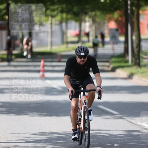 10.08.2025 - GEWOBA Citytriathlon Bremen Yannick Fuchs http://msf.ph/oto/8551002 10.08.2025 14:16:14 Radfahren 2, 23, 24, 38, 46, 48, 57, 62, 63, 65, 92, 129 meine-sportfotos.de
