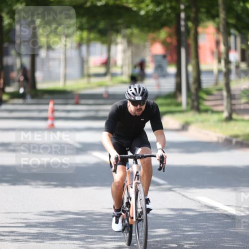 10.08.2025 - GEWOBA Citytriathlon Bremen Yannick Fuchs http://msf.ph/oto/8551004 10.08.2025 14:16:14 Radfahren 2, 23, 24, 38, 46, 48, 57, 62, 63, 65, 92, 129 meine-sportfotos.de