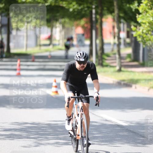 10.08.2025 - GEWOBA Citytriathlon Bremen Yannick Fuchs http://msf.ph/oto/8551007 10.08.2025 14:16:14 Radfahren 2, 23, 24, 38, 46, 48, 57, 62, 63, 65, 92, 129 meine-sportfotos.de