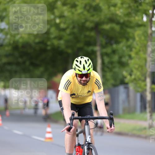 10.08.2025 - GEWOBA Citytriathlon Bremen Yannick Fuchs http://msf.ph/oto/8551010 10.08.2025 12:27:25 Radfahren 568, 586, 633, 792, 835, 918, 929, 962, 1038 meine-sportfotos.de