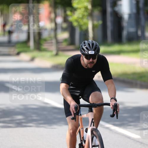 10.08.2025 - GEWOBA Citytriathlon Bremen Yannick Fuchs http://msf.ph/oto/8551012 10.08.2025 14:16:14 Radfahren 2, 23, 24, 38, 46, 48, 57, 62, 63, 65, 92, 129 meine-sportfotos.de