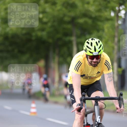 10.08.2025 - GEWOBA Citytriathlon Bremen Yannick Fuchs http://msf.ph/oto/8551013 10.08.2025 12:27:25 Radfahren 568, 586, 633, 792, 835, 918, 929, 962, 1038 meine-sportfotos.de
