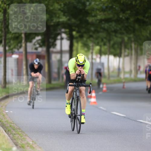 10.08.2025 - GEWOBA Citytriathlon Bremen Yannick Fuchs http://msf.ph/oto/8551015 10.08.2025 12:27:27 Radfahren 568, 586, 633, 792, 835, 929, 962, 1038 meine-sportfotos.de