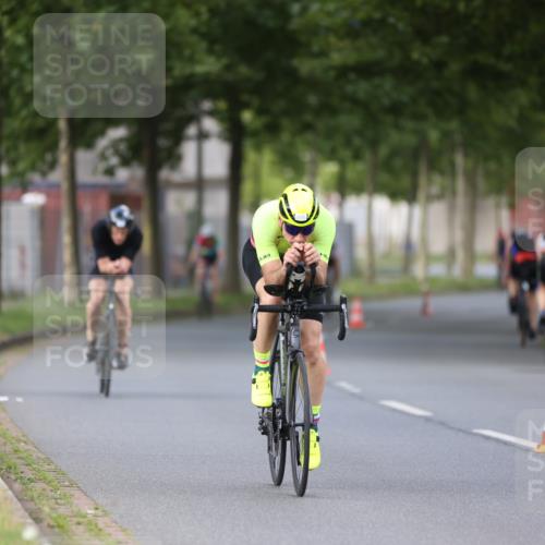 10.08.2025 - GEWOBA Citytriathlon Bremen Yannick Fuchs http://msf.ph/oto/8551016 10.08.2025 12:27:27 Radfahren 568, 586, 633, 792, 835, 929, 962, 1038 meine-sportfotos.de