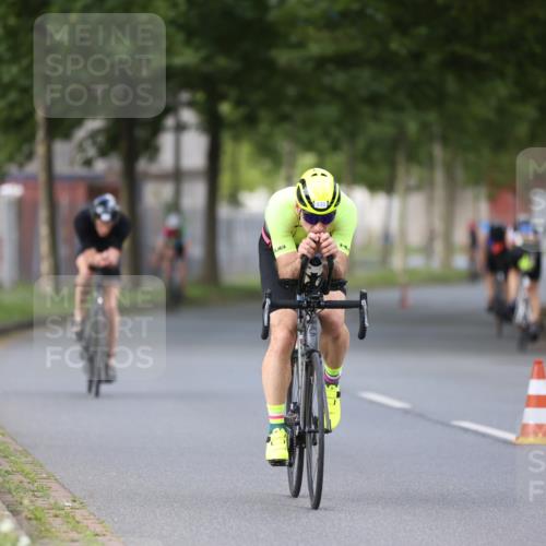 10.08.2025 - GEWOBA Citytriathlon Bremen Yannick Fuchs http://msf.ph/oto/8551018 10.08.2025 12:27:27 Radfahren 568, 586, 633, 792, 835, 929, 962, 1038 meine-sportfotos.de