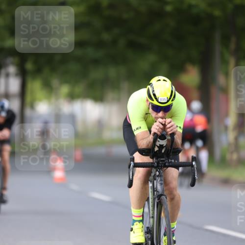 10.08.2025 - GEWOBA Citytriathlon Bremen Yannick Fuchs http://msf.ph/oto/8551022 10.08.2025 12:27:28 Radfahren 568, 586, 633, 647, 792, 835, 929, 962, 1038 meine-sportfotos.de