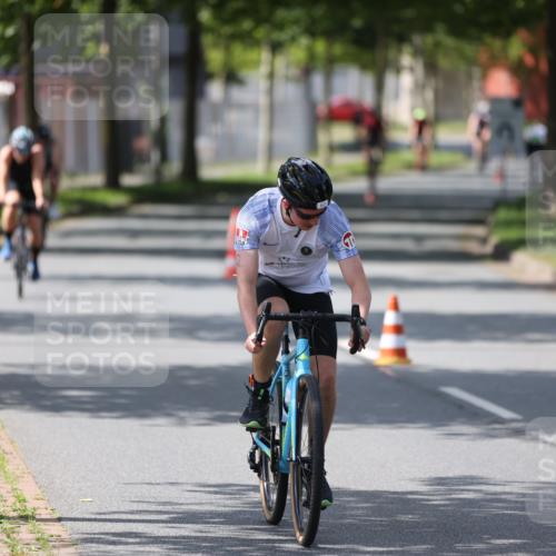 10.08.2025 - GEWOBA Citytriathlon Bremen Yannick Fuchs http://msf.ph/oto/8551023 10.08.2025 14:16:16 Radfahren 2, 23, 24, 38, 46, 48, 57, 62, 63, 65, 92, 144 meine-sportfotos.de