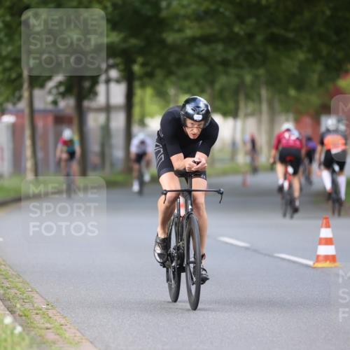 10.08.2025 - GEWOBA Citytriathlon Bremen Yannick Fuchs http://msf.ph/oto/8551027 10.08.2025 12:27:28 Radfahren 568, 586, 633, 647, 792, 835, 929, 962, 1038 meine-sportfotos.de