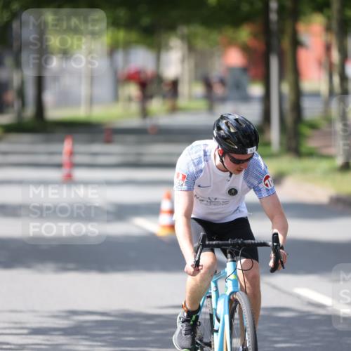 10.08.2025 - GEWOBA Citytriathlon Bremen Yannick Fuchs http://msf.ph/oto/8551028 10.08.2025 14:16:17 Radfahren 2, 23, 24, 31, 38, 46, 48, 57, 62, 63, 65, 92, 144 meine-sportfotos.de