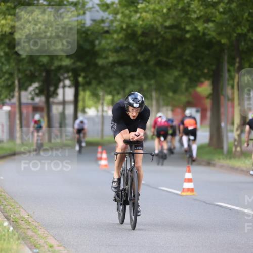 10.08.2025 - GEWOBA Citytriathlon Bremen Yannick Fuchs http://msf.ph/oto/8551029 10.08.2025 12:27:28 Radfahren 568, 586, 633, 647, 792, 835, 929, 962, 1038 meine-sportfotos.de