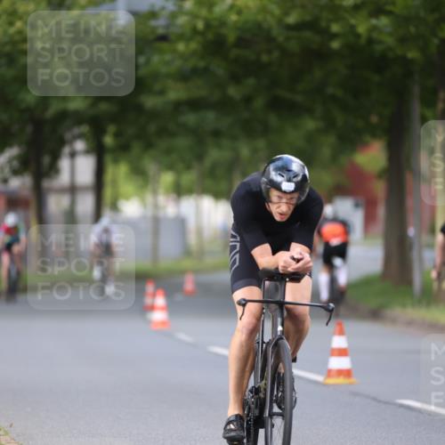 10.08.2025 - GEWOBA Citytriathlon Bremen Yannick Fuchs http://msf.ph/oto/8551030 10.08.2025 12:27:28 Radfahren 568, 586, 633, 647, 792, 835, 929, 962, 1038 meine-sportfotos.de