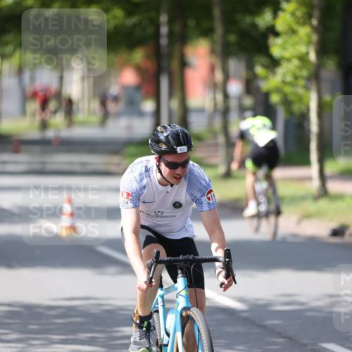 10.08.2025 - GEWOBA Citytriathlon Bremen Yannick Fuchs http://msf.ph/oto/8551031 10.08.2025 14:16:17 Radfahren 2, 23, 24, 31, 38, 46, 48, 57, 62, 63, 65, 92, 144 meine-sportfotos.de