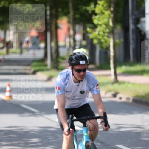 10.08.2025 - GEWOBA Citytriathlon Bremen Yannick Fuchs http://msf.ph/oto/8551032 10.08.2025 14:16:17 Radfahren 2, 23, 24, 31, 38, 46, 48, 57, 62, 63, 65, 92, 144 meine-sportfotos.de