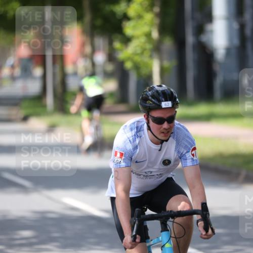 10.08.2025 - GEWOBA Citytriathlon Bremen Yannick Fuchs http://msf.ph/oto/8551034 10.08.2025 14:16:17 Radfahren 2, 23, 24, 31, 38, 46, 48, 57, 62, 63, 65, 92, 144 meine-sportfotos.de
