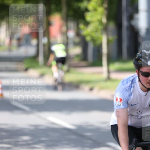 10.08.2025 - GEWOBA Citytriathlon Bremen Yannick Fuchs http://msf.ph/oto/8551036 10.08.2025 14:16:17 Radfahren 2, 23, 24, 31, 38, 46, 48, 57, 62, 63, 65, 92, 144 meine-sportfotos.de