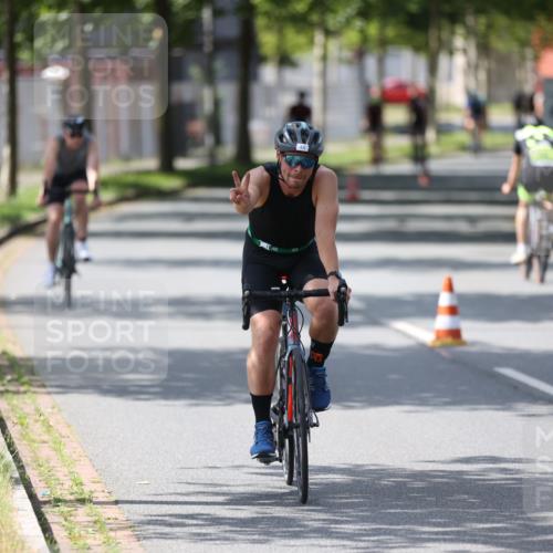 10.08.2025 - GEWOBA Citytriathlon Bremen Yannick Fuchs http://msf.ph/oto/8551038 10.08.2025 14:16:19 Radfahren 2, 23, 24, 31, 38, 48, 57, 62, 63, 65, 121, 144 meine-sportfotos.de