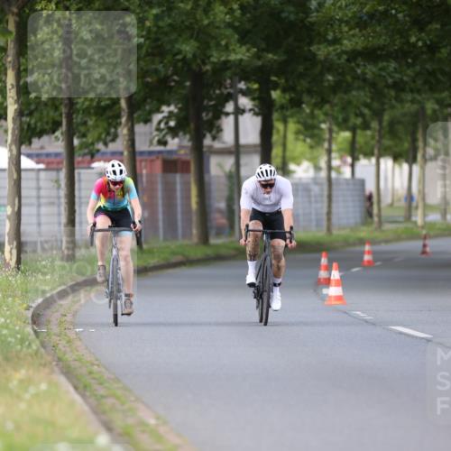 10.08.2025 - GEWOBA Citytriathlon Bremen Yannick Fuchs http://msf.ph/oto/8551041 10.08.2025 12:27:31 Radfahren 568, 586, 633, 647, 792, 835, 929, 962, 1038 meine-sportfotos.de