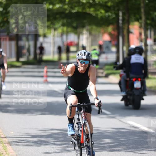 10.08.2025 - GEWOBA Citytriathlon Bremen Yannick Fuchs http://msf.ph/oto/8551043 10.08.2025 14:16:19 Radfahren 2, 23, 24, 31, 38, 48, 57, 62, 63, 65, 121, 144 meine-sportfotos.de