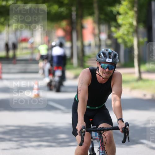 10.08.2025 - GEWOBA Citytriathlon Bremen Yannick Fuchs http://msf.ph/oto/8551050 10.08.2025 14:16:20 Radfahren 2, 23, 31, 38, 48, 57, 62, 63, 65, 121, 144, 152 meine-sportfotos.de
