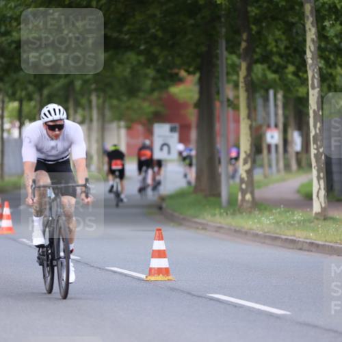 10.08.2025 - GEWOBA Citytriathlon Bremen Yannick Fuchs http://msf.ph/oto/8551051 10.08.2025 12:27:33 Radfahren 568, 586, 647, 792, 835, 929, 962, 1038 meine-sportfotos.de