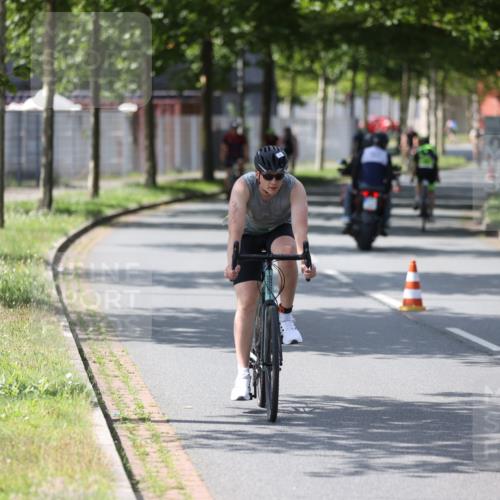 10.08.2025 - GEWOBA Citytriathlon Bremen Yannick Fuchs http://msf.ph/oto/8551059 10.08.2025 14:16:21 Radfahren 2, 23, 31, 38, 48, 57, 62, 63, 64, 65, 121, 144, 152, 173 meine-sportfotos.de