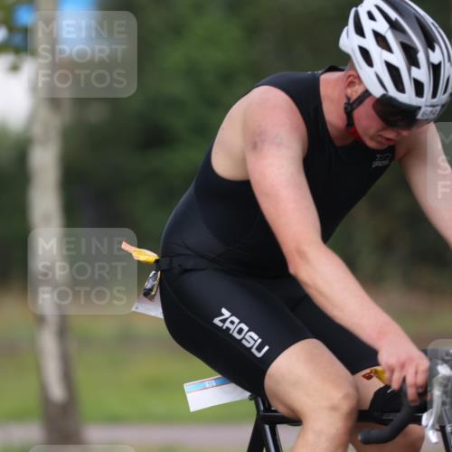 10.08.2025 - GEWOBA Citytriathlon Bremen Yannick Fuchs http://msf.ph/oto/8551063 10.08.2025 12:27:58 Radfahren 593, 669, 674, 676, 697, 712, 713, 716, 800, 819, 885, 907, 963 meine-sportfotos.de