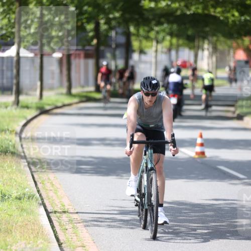 10.08.2025 - GEWOBA Citytriathlon Bremen Yannick Fuchs http://msf.ph/oto/8551064 10.08.2025 14:16:21 Radfahren 2, 23, 31, 38, 48, 57, 62, 63, 64, 65, 121, 144, 152, 173 meine-sportfotos.de