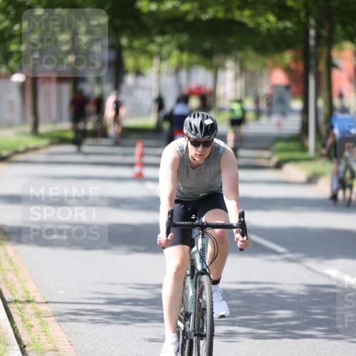 10.08.2025 - GEWOBA Citytriathlon Bremen Yannick Fuchs http://msf.ph/oto/8551066 10.08.2025 14:16:21 Radfahren 2, 23, 31, 38, 48, 57, 62, 63, 64, 65, 121, 144, 152, 173 meine-sportfotos.de