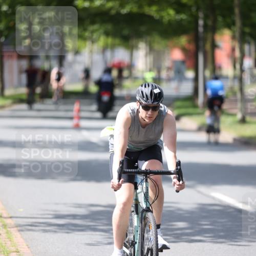 10.08.2025 - GEWOBA Citytriathlon Bremen Yannick Fuchs http://msf.ph/oto/8551068 10.08.2025 14:16:21 Radfahren 2, 23, 31, 38, 48, 57, 62, 63, 64, 65, 121, 144, 152, 173 meine-sportfotos.de