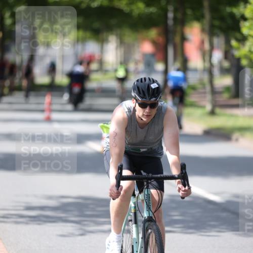 10.08.2025 - GEWOBA Citytriathlon Bremen Yannick Fuchs http://msf.ph/oto/8551071 10.08.2025 14:16:22 Radfahren 2, 23, 31, 38, 48, 57, 62, 63, 64, 65, 121, 144, 152, 173 meine-sportfotos.de