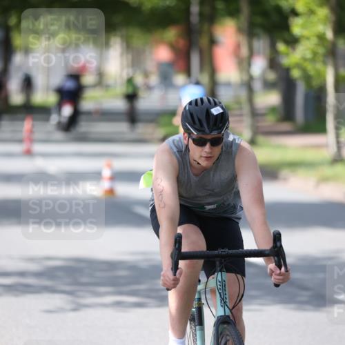 10.08.2025 - GEWOBA Citytriathlon Bremen Yannick Fuchs http://msf.ph/oto/8551073 10.08.2025 14:16:22 Radfahren 2, 23, 31, 38, 48, 57, 62, 63, 64, 65, 121, 144, 152, 173 meine-sportfotos.de