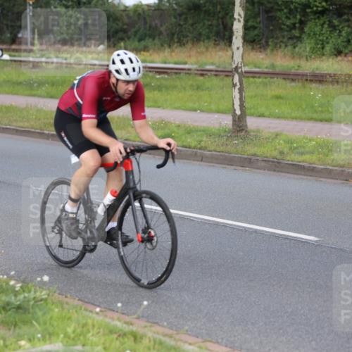 10.08.2025 - GEWOBA Citytriathlon Bremen Yannick Fuchs http://msf.ph/oto/8551074 10.08.2025 12:28:11 Radfahren 593, 651, 676, 685, 697, 713, 716, 748, 885, 898, 907 meine-sportfotos.de