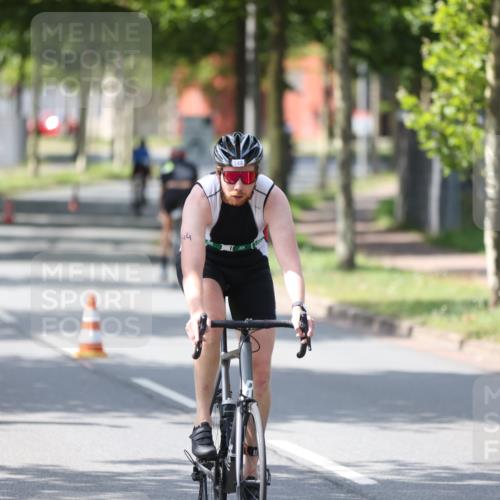 10.08.2025 - GEWOBA Citytriathlon Bremen Yannick Fuchs http://msf.ph/oto/8551077 10.08.2025 14:16:27 Radfahren 31, 38, 48, 57, 62, 63, 64, 65, 121, 144, 152, 173 meine-sportfotos.de
