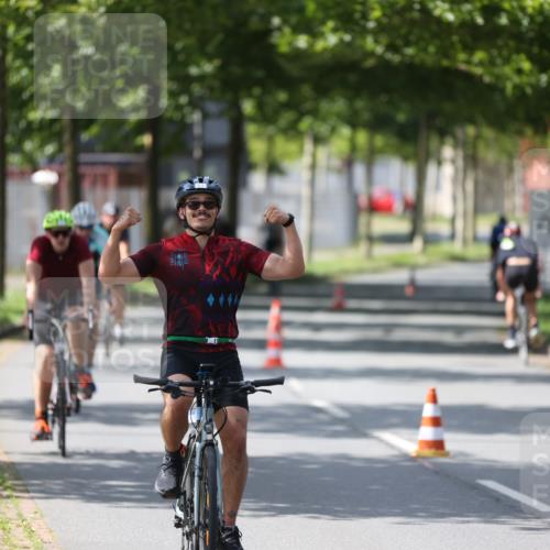 10.08.2025 - GEWOBA Citytriathlon Bremen Yannick Fuchs http://msf.ph/oto/8551081 10.08.2025 14:16:28 Radfahren 31, 38, 48, 57, 63, 64, 121, 144, 152, 173 meine-sportfotos.de
