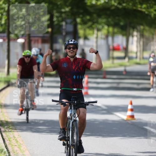 10.08.2025 - GEWOBA Citytriathlon Bremen Yannick Fuchs http://msf.ph/oto/8551083 10.08.2025 14:16:28 Radfahren 31, 38, 48, 57, 63, 64, 121, 144, 152, 173 meine-sportfotos.de