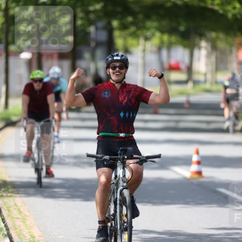 10.08.2025 - GEWOBA Citytriathlon Bremen Yannick Fuchs http://msf.ph/oto/8551085 10.08.2025 14:16:28 Radfahren 31, 38, 48, 57, 63, 64, 121, 144, 152, 173 meine-sportfotos.de