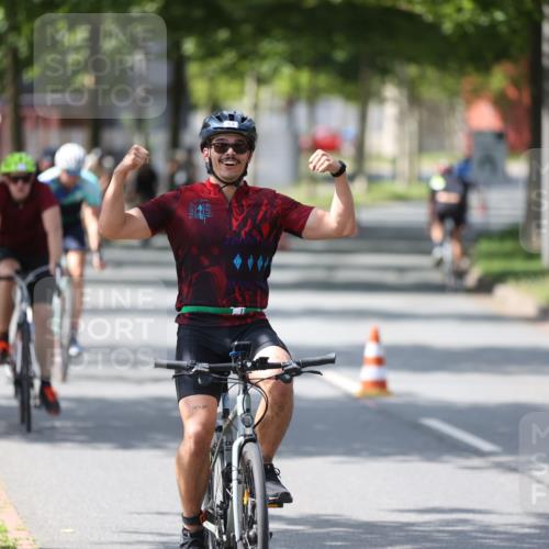 10.08.2025 - GEWOBA Citytriathlon Bremen Yannick Fuchs http://msf.ph/oto/8551088 10.08.2025 14:16:28 Radfahren 31, 38, 48, 57, 63, 64, 121, 144, 152, 173 meine-sportfotos.de