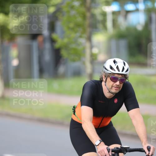 10.08.2025 - GEWOBA Citytriathlon Bremen Yannick Fuchs http://msf.ph/oto/8551093 10.08.2025 12:28:18 Radfahren 612, 651, 685, 716, 748, 812, 816, 898, 907, 980 meine-sportfotos.de