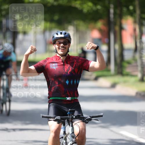 10.08.2025 - GEWOBA Citytriathlon Bremen Yannick Fuchs http://msf.ph/oto/8551094 10.08.2025 14:16:29 Radfahren 31, 38, 48, 57, 63, 64, 121, 144, 152, 173 meine-sportfotos.de