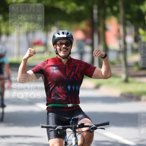 10.08.2025 - GEWOBA Citytriathlon Bremen Yannick Fuchs http://msf.ph/oto/8551095 10.08.2025 14:16:29 Radfahren 31, 38, 48, 57, 63, 64, 121, 144, 152, 173 meine-sportfotos.de