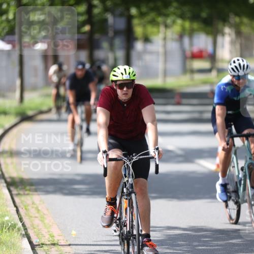 10.08.2025 - GEWOBA Citytriathlon Bremen Yannick Fuchs http://msf.ph/oto/8551099 10.08.2025 14:16:30 Radfahren 31, 38, 48, 57, 63, 64, 121, 144, 152, 173 meine-sportfotos.de