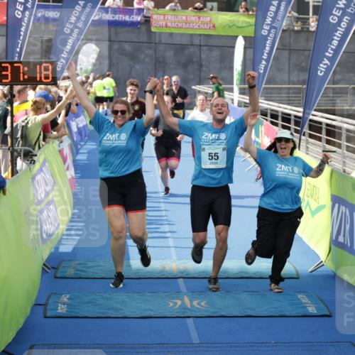 10.08.2025 - GEWOBA Citytriathlon Bremen H.Heesch http://msf.ph/oto/8551121 10.08.2025 11:41:00 Ziel 55, 223, 402, 410 meine-sportfotos.de