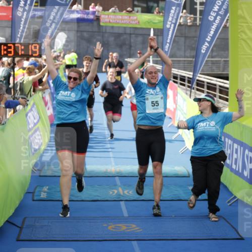 10.08.2025 - GEWOBA Citytriathlon Bremen H.Heesch http://msf.ph/oto/8551123 10.08.2025 11:41:01 Ziel 55, 223, 402, 410 meine-sportfotos.de