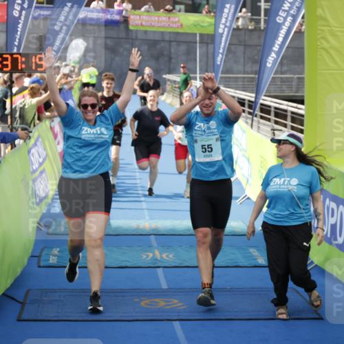 10.08.2025 - GEWOBA Citytriathlon Bremen H.Heesch http://msf.ph/oto/8551124 10.08.2025 11:41:01 Ziel 55, 223, 402, 410 meine-sportfotos.de