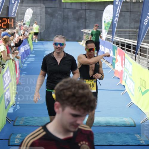 10.08.2025 - GEWOBA Citytriathlon Bremen H.Heesch http://msf.ph/oto/8551129 10.08.2025 11:41:06 Ziel 55, 223, 402, 410 meine-sportfotos.de
