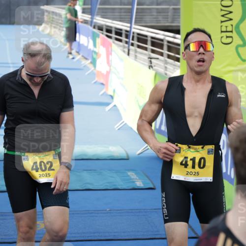 10.08.2025 - GEWOBA Citytriathlon Bremen H.Heesch http://msf.ph/oto/8551134 10.08.2025 11:41:08 Ziel 223, 402, 410 meine-sportfotos.de
