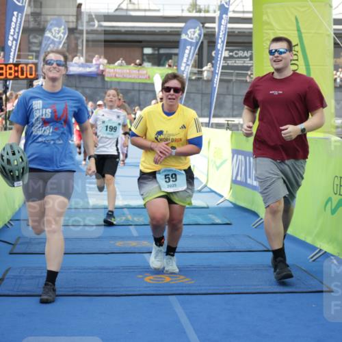 10.08.2025 - GEWOBA Citytriathlon Bremen H.Heesch http://msf.ph/oto/8551143 10.08.2025 11:41:42 Ziel 15, 59, 189, 197, 444 meine-sportfotos.de