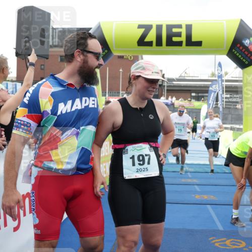 10.08.2025 - GEWOBA Citytriathlon Bremen H.Heesch http://msf.ph/oto/8551147 10.08.2025 11:41:52 Ziel 15, 189, 191, 197, 440 meine-sportfotos.de